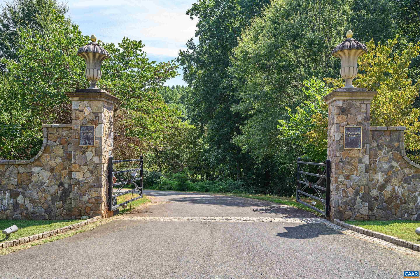 2405 COOPERS LN, CHARLOTTESVILLE, Virginia 22902, 5 Bedrooms Bedrooms, ,6 BathroomsBathrooms,Farm,For Sale,2405 COOPERS LN,653189 MLS # 653189