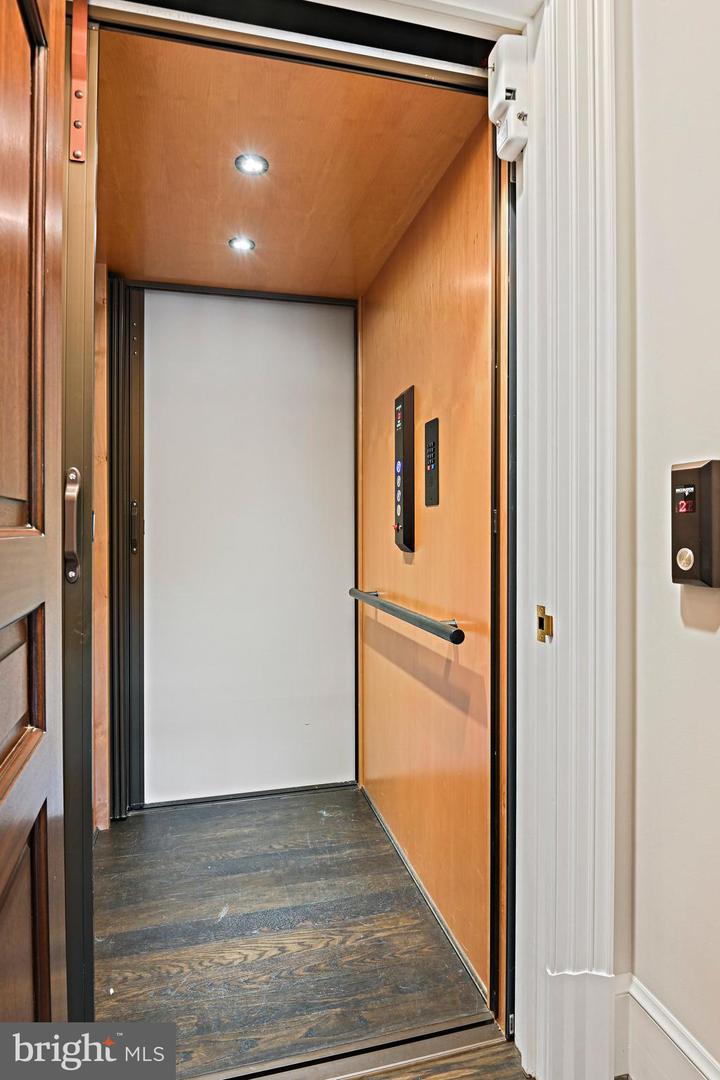 11100 KINGS CAVALIER CT, OAKTON, Virginia 22124, 6 Bedrooms Bedrooms, ,9 BathroomsBathrooms,Residential,For Sale,11100 KINGS CAVALIER CT,VAFX2254638 MLS # VAFX2254638