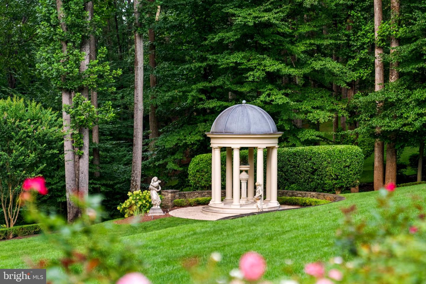 9112/9120 MINE RUN DR, GREAT FALLS, Virginia 22066, 6 Bedrooms Bedrooms, ,7 BathroomsBathrooms,Residential,For Sale,9112/9120 MINE RUN DR,VAFX2260256 MLS # VAFX2260256