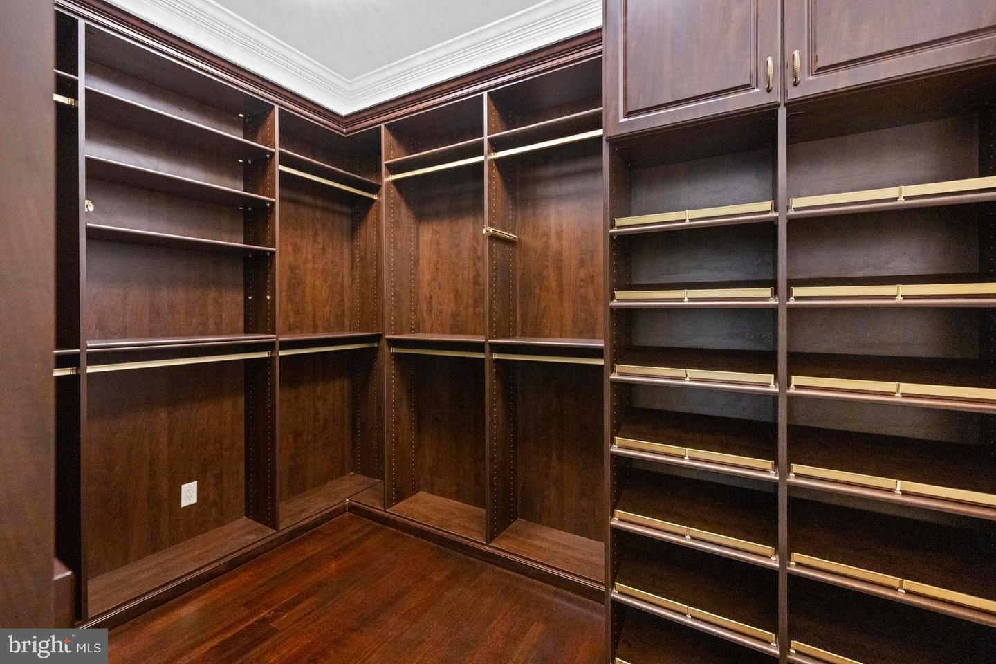 9112/9120 MINE RUN DR, GREAT FALLS, Virginia 22066, 6 Bedrooms Bedrooms, ,7 BathroomsBathrooms,Residential,For Sale,9112/9120 MINE RUN DR,VAFX2260256 MLS # VAFX2260256