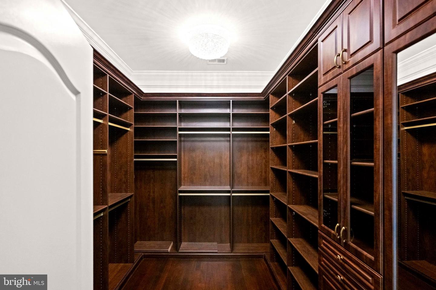 9112/9120 MINE RUN DR, GREAT FALLS, Virginia 22066, 6 Bedrooms Bedrooms, ,7 BathroomsBathrooms,Residential,For Sale,9112/9120 MINE RUN DR,VAFX2260256 MLS # VAFX2260256