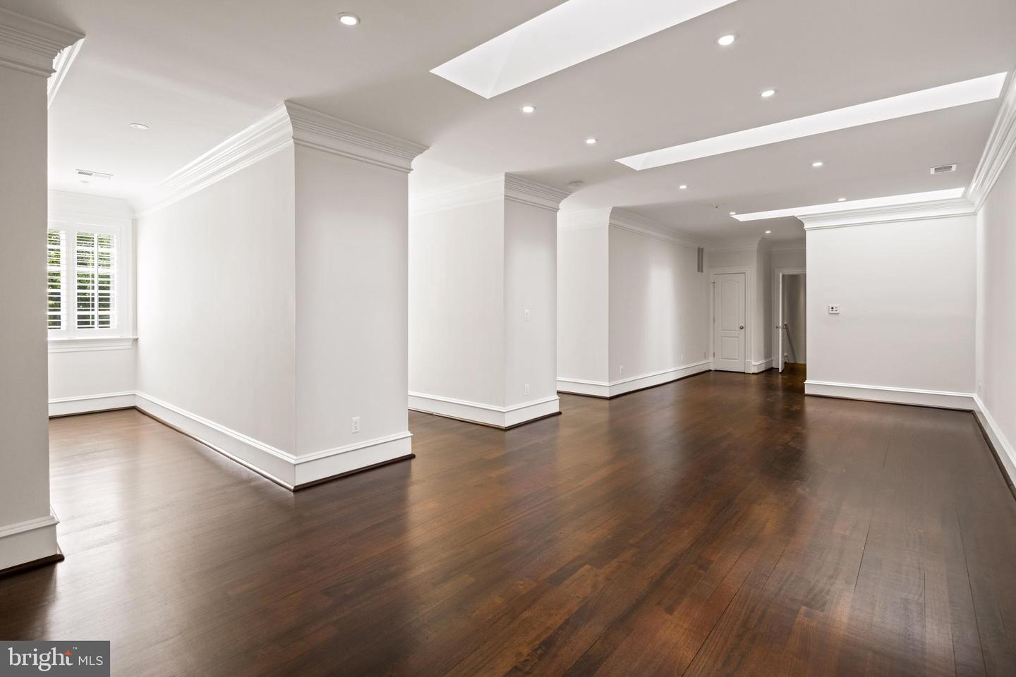 9112/9120 MINE RUN DR, GREAT FALLS, Virginia 22066, 6 Bedrooms Bedrooms, ,7 BathroomsBathrooms,Residential,For Sale,9112/9120 MINE RUN DR,VAFX2260256 MLS # VAFX2260256