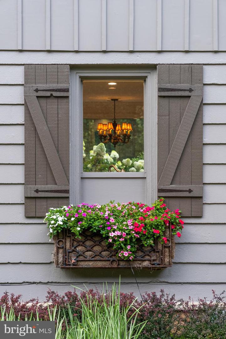 9112/9120 MINE RUN DR, GREAT FALLS, Virginia 22066, 6 Bedrooms Bedrooms, ,7 BathroomsBathrooms,Residential,For Sale,9112/9120 MINE RUN DR,VAFX2260256 MLS # VAFX2260256