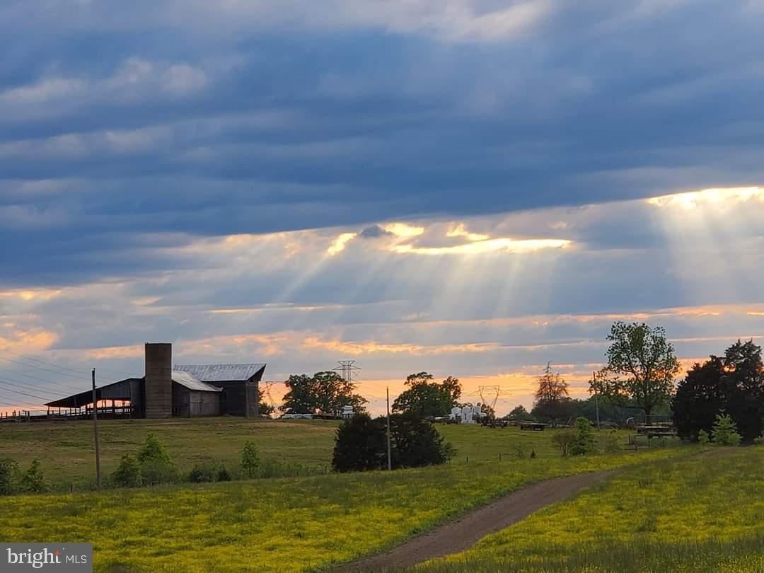 5474 WOODSIDE LN, BEALETON, Virginia 22712, 3 Bedrooms Bedrooms, ,2 BathroomsBathrooms,Farm,For Sale,5474 WOODSIDE LN,VAFQ2018414 MLS # VAFQ2018414