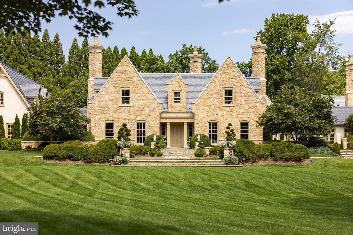 576 INNSBRUCK AVE, GREAT FALLS, Virginia 22066, 6 Bedrooms Bedrooms, ,7 BathroomsBathrooms,Residential,For Sale,576 INNSBRUCK AVE,VAFX2273882 MLS # VAFX2273882