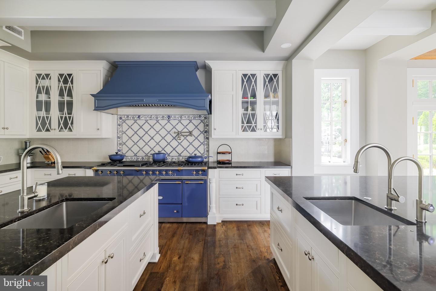 576 INNSBRUCK AVE, GREAT FALLS, Virginia 22066, 6 Bedrooms Bedrooms, ,7 BathroomsBathrooms,Residential,For Sale,576 INNSBRUCK AVE,VAFX2273882 MLS # VAFX2273882