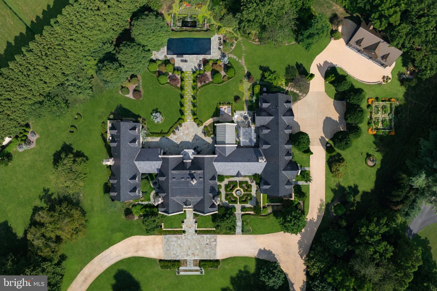 576 INNSBRUCK AVE, GREAT FALLS, Virginia 22066, 6 Bedrooms Bedrooms, ,7 BathroomsBathrooms,Residential,For Sale,576 INNSBRUCK AVE,VAFX2273882 MLS # VAFX2273882