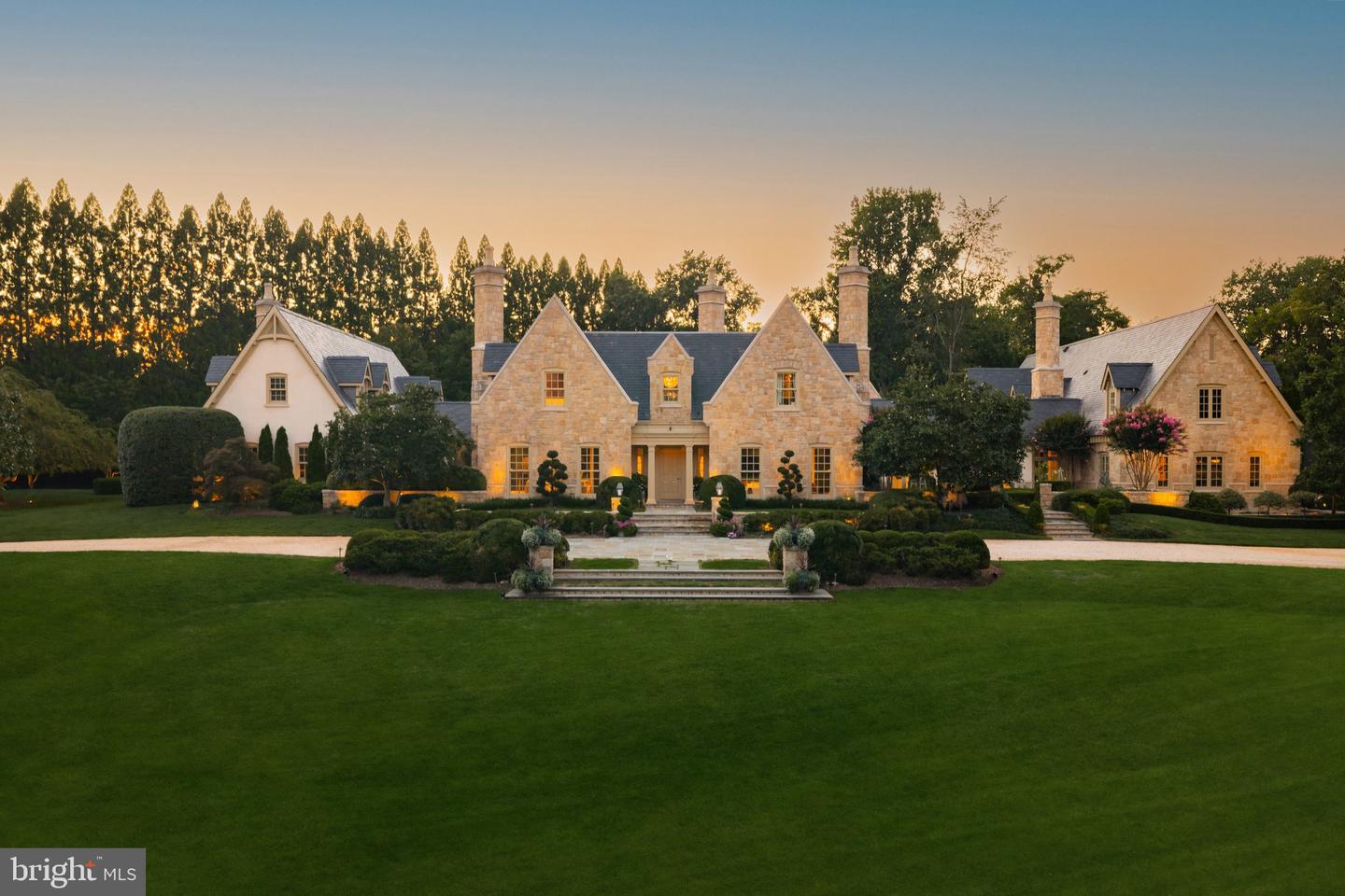 576 INNSBRUCK AVE, GREAT FALLS, Virginia 22066, 6 Bedrooms Bedrooms, ,7 BathroomsBathrooms,Residential,For Sale,576 INNSBRUCK AVE,VAFX2273882 MLS # VAFX2273882