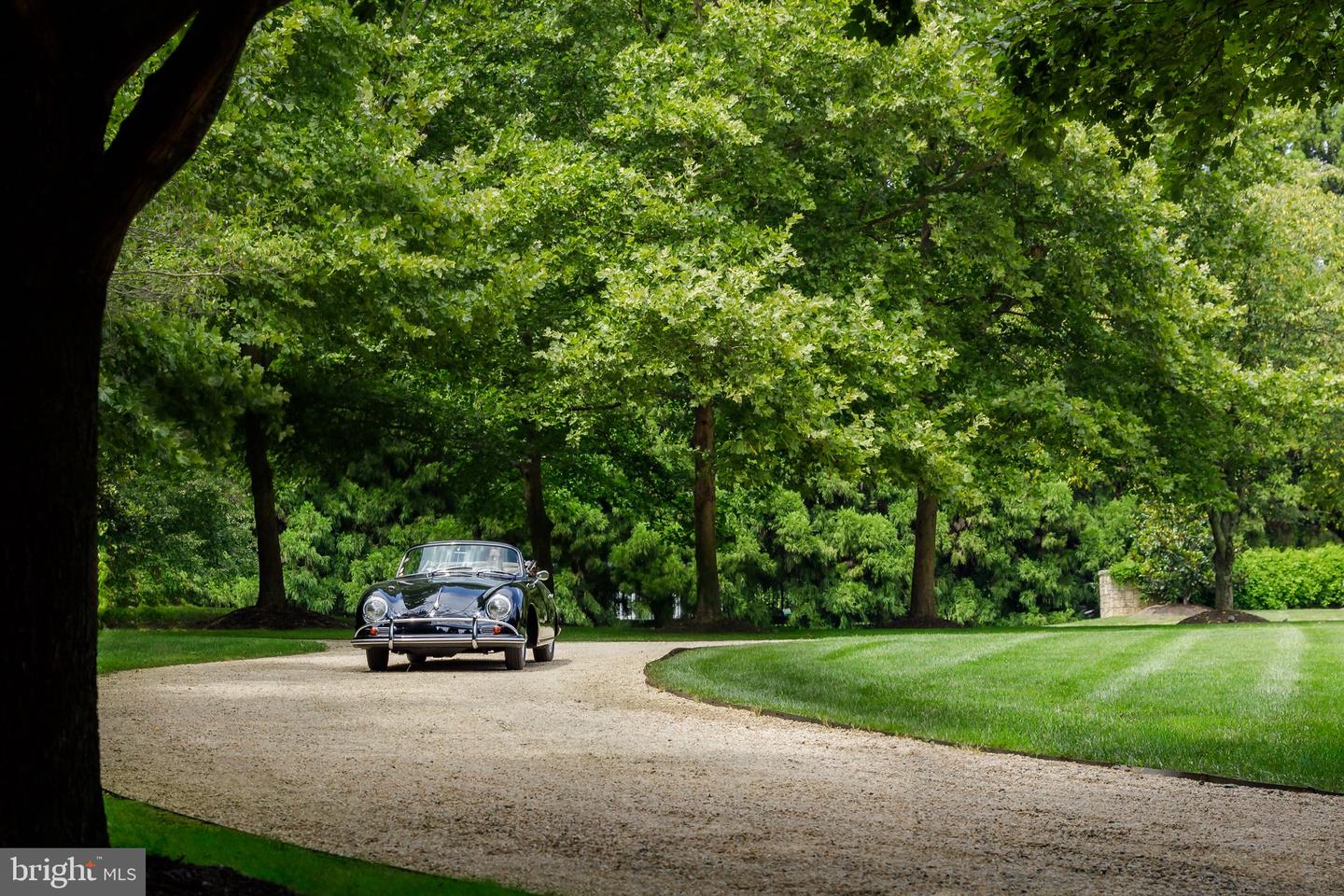 576 INNSBRUCK AVE, GREAT FALLS, Virginia 22066, 6 Bedrooms Bedrooms, ,7 BathroomsBathrooms,Residential,For Sale,576 INNSBRUCK AVE,VAFX2273882 MLS # VAFX2273882