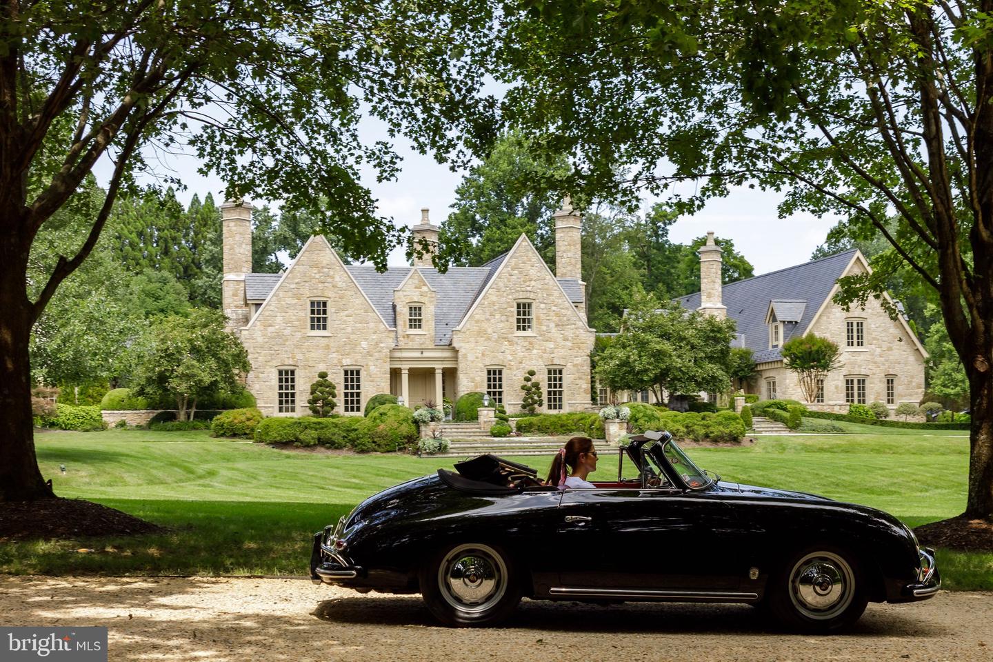 576 INNSBRUCK AVE, GREAT FALLS, Virginia 22066, 6 Bedrooms Bedrooms, ,7 BathroomsBathrooms,Residential,For Sale,576 INNSBRUCK AVE,VAFX2273882 MLS # VAFX2273882