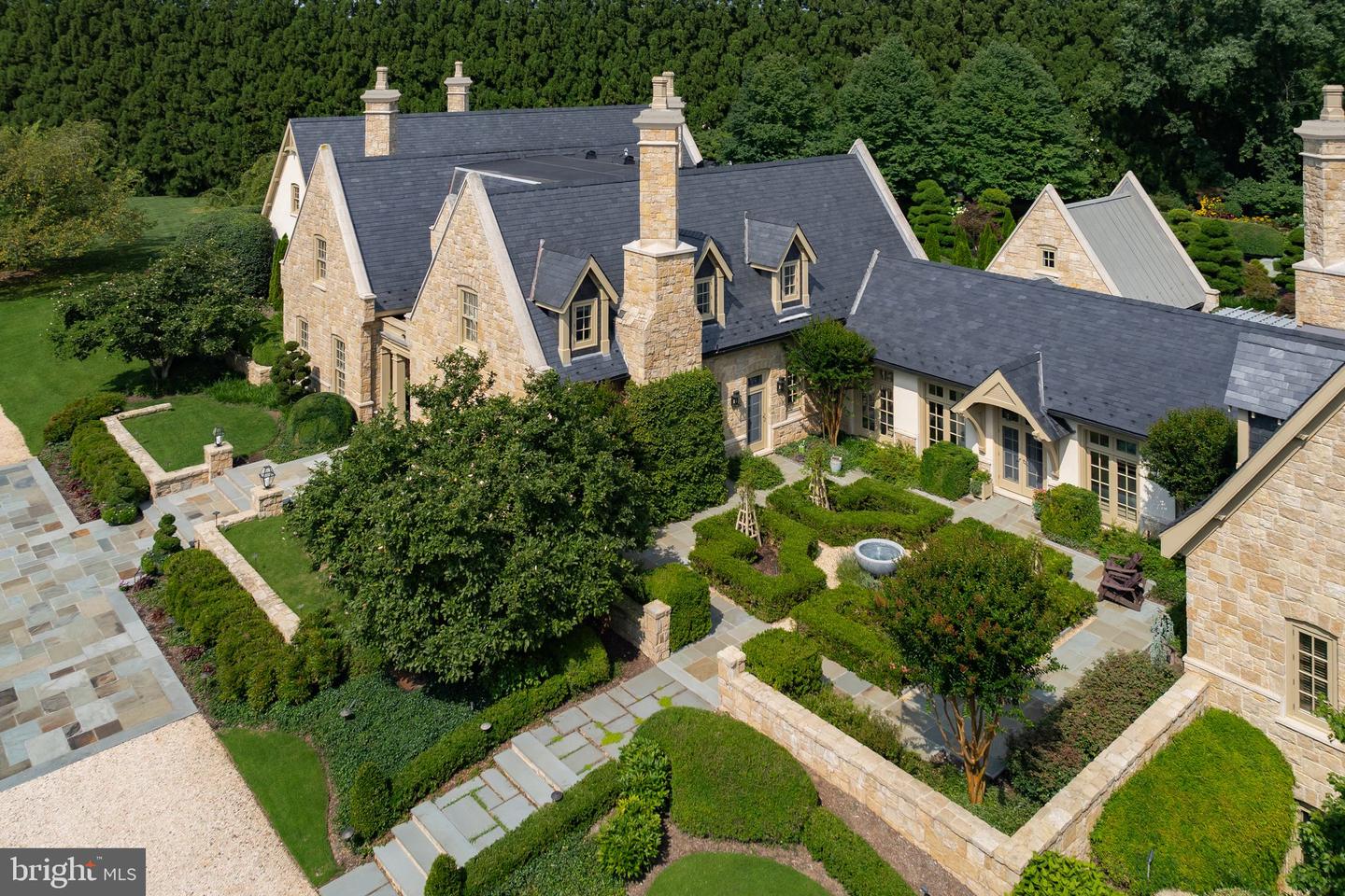 576 INNSBRUCK AVE, GREAT FALLS, Virginia 22066, 6 Bedrooms Bedrooms, ,7 BathroomsBathrooms,Residential,For Sale,576 INNSBRUCK AVE,VAFX2273882 MLS # VAFX2273882