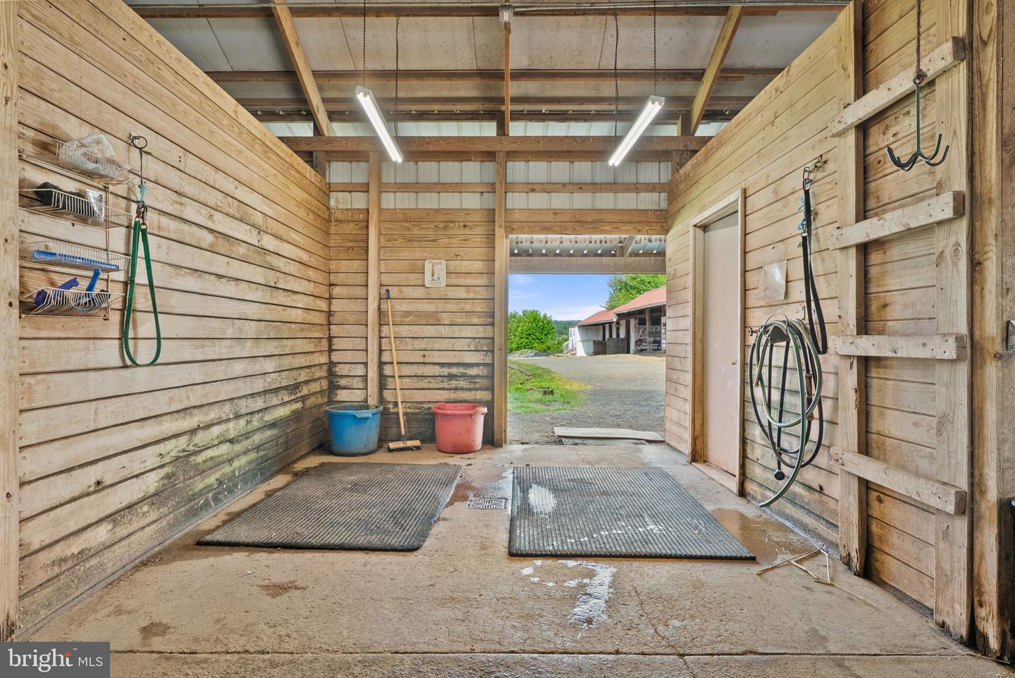 40332 COURTLAND FARM LN, ALDIE, Virginia 20105, 3 Bedrooms Bedrooms, ,2 BathroomsBathrooms,Farm,For Sale,40332 COURTLAND FARM LN,VALO2104646 MLS # VALO2104646