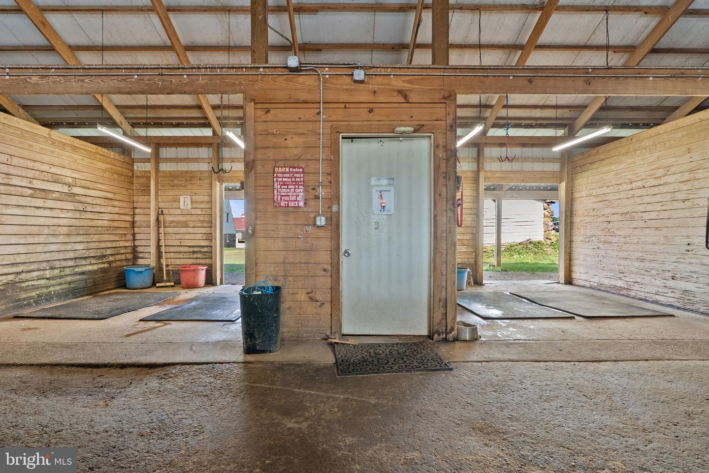 40332 COURTLAND FARM LN, ALDIE, Virginia 20105, 3 Bedrooms Bedrooms, ,2 BathroomsBathrooms,Farm,For Sale,40332 COURTLAND FARM LN,VALO2104646 MLS # VALO2104646